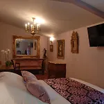 Hotel Le Logis Du Pere