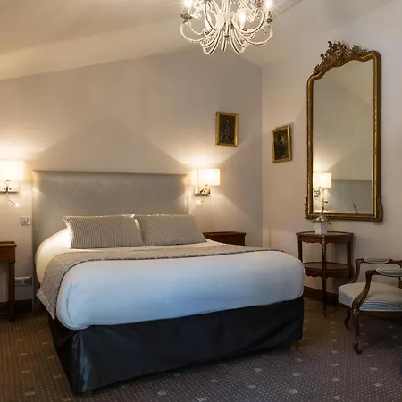 Le Logis Du Pere Hotel