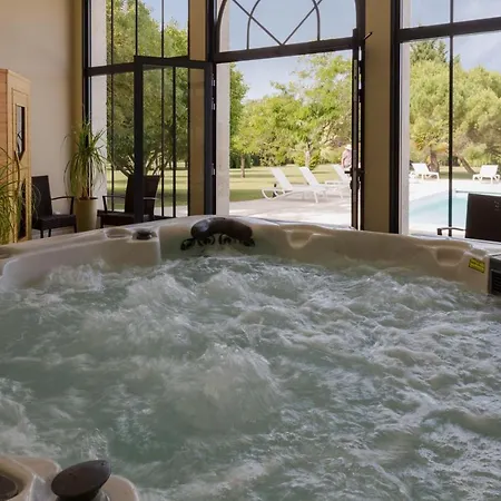 Le Logis Du Pere Hotel