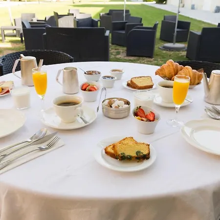 Le Logis Du Pere Hotel 4*