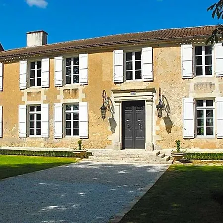 Le Logis Du Pere Hotel
