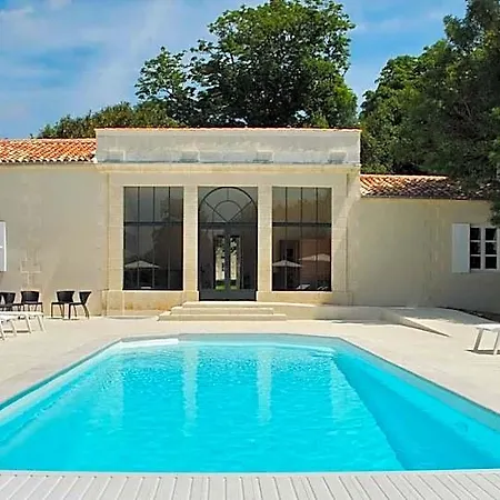 Le Logis Du Pere Hotel