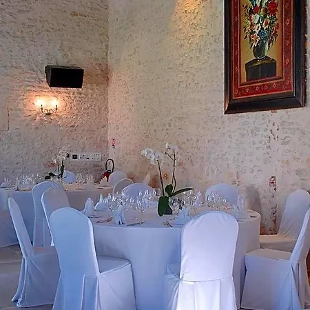 Hotel Le Logis Du Pere 4*
