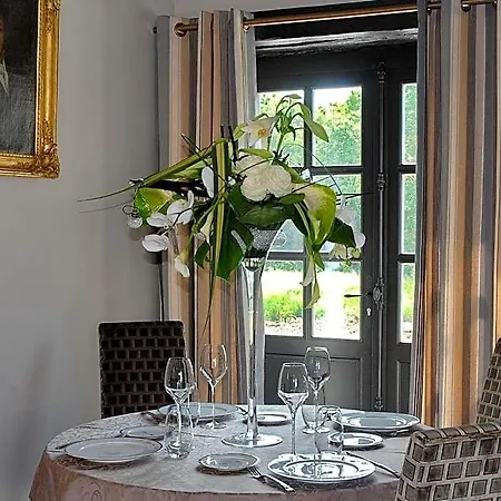 Le Logis Du Pere 4* Saint-Coutant-le-Grand