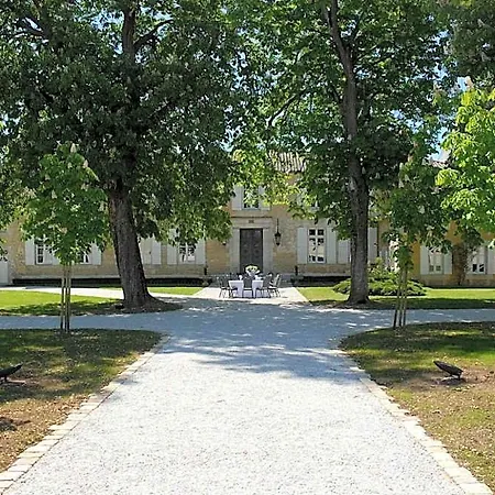 Hotel Le Logis Du Pere 4*