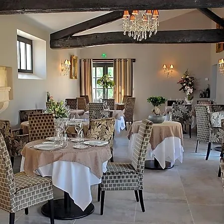 Hotel Le Logis Du Pere 4*