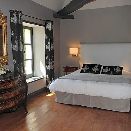 Hotel Le Logis Du Pere 4*