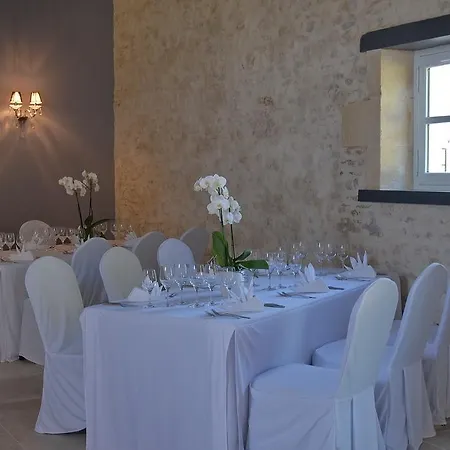 Le Logis Du Pere Hotel