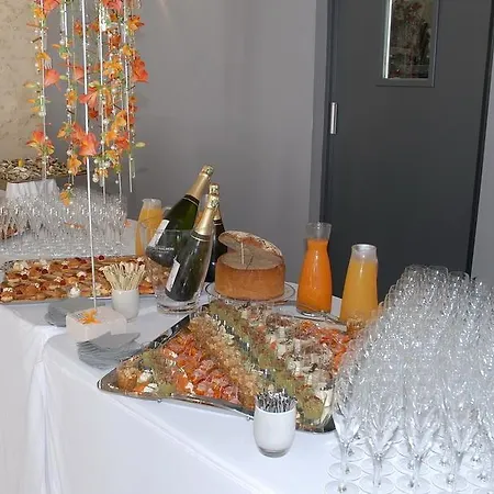 Hotel Le Logis Du Pere 4*