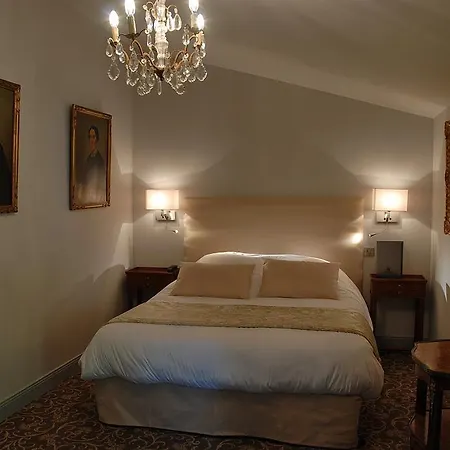 Le Logis Du Pere Hotel