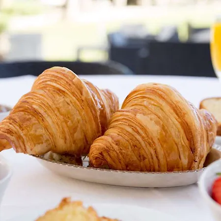 Le Logis Du Pere Hotel