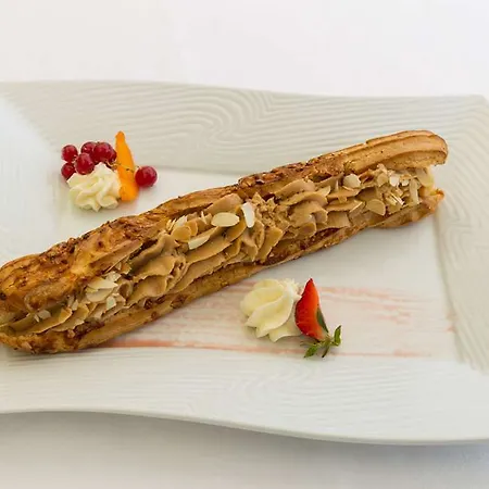 Hotel Le Logis Du Pere