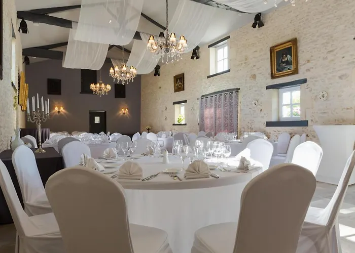 Le Logis Du Pere Szálloda 4*