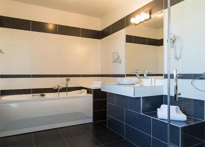 Le Logis Du Péré 4*