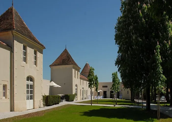 Le Logis Du Péré Hotel 4*