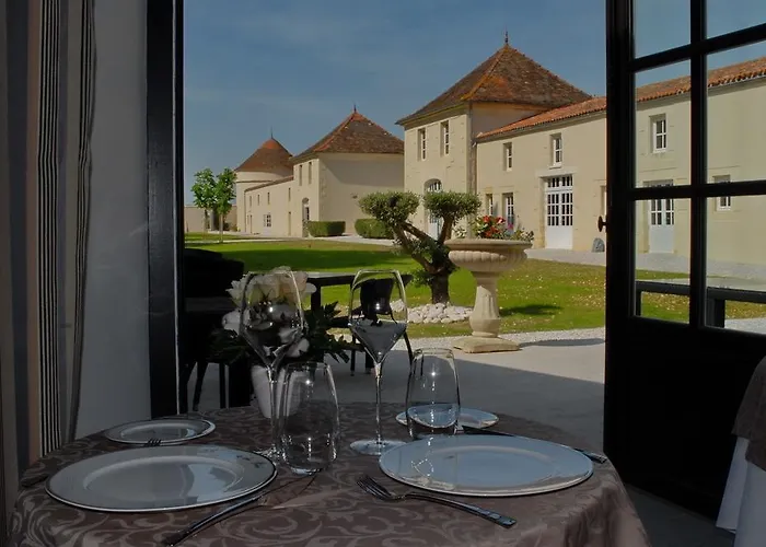 Le Logis Du Péré 4* Saint-Coutant-le-Grand