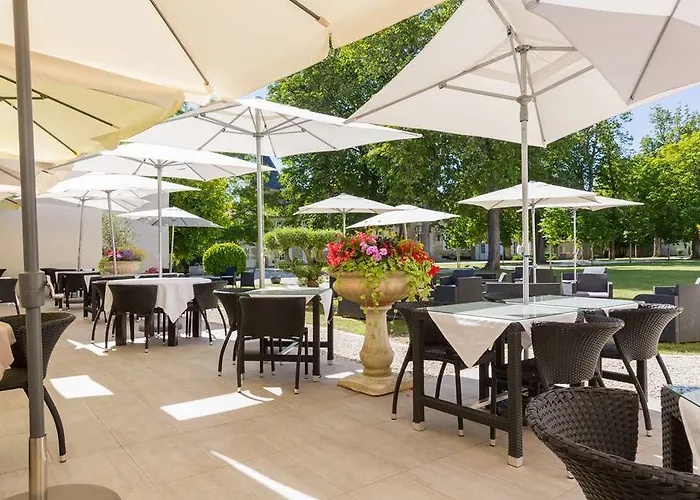 Le Logis Du Péré Hotel 4*