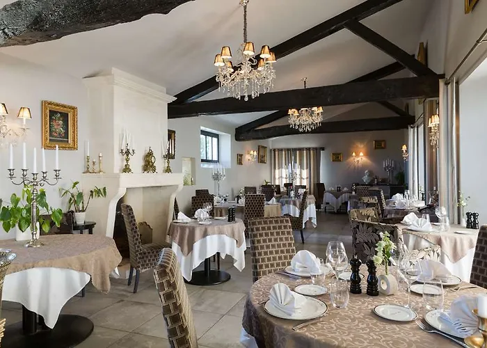 Le Logis Du Péré 4* Saint-Coutant-le-Grand